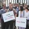 Criadores de conteúdo protestam contra projeto de lei que proíbe o TikTok nos Estados Unidos