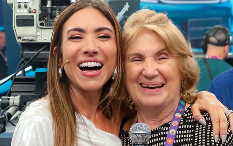 Patricia e Sarita Abravanel durante a gravação do Programa Silvio Santos nesta quarta-feira (8)
