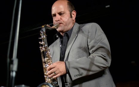 O saxofonista Derico durante show que fez em Curitiba; ele recusou proposta da Record - Divulgação/Werner Heilig