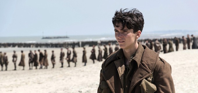 O ator Fionn Whitehead em cena de Dunkirk (à esq.): filme deve estar entre os mais indicados - Fotos: Divulgação