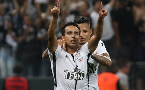 Jadson comemora com Guilherme Arana gol na vitória que deu o título ao Corinthians em 2017 - Reprodução/YouTube