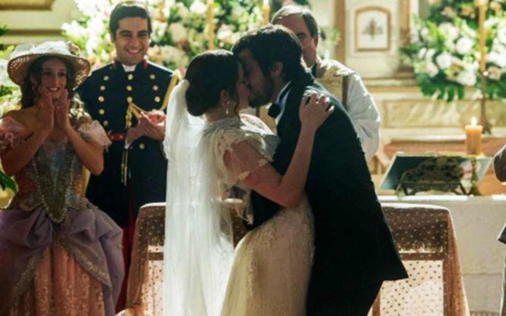 Ema (Agatha Moreira) se casa com Ernesto (Rodrigo Simas) em cena de Orgulho e Paixão - Raquel Cunha/TV Globo