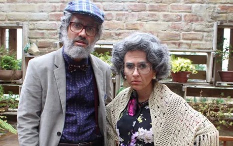 Leozinho (Gabriel Godoy) e Fedora (Tatá Werneck) se fantasiam de idosos em Haja Coração - Karen Fideles/TV Globo