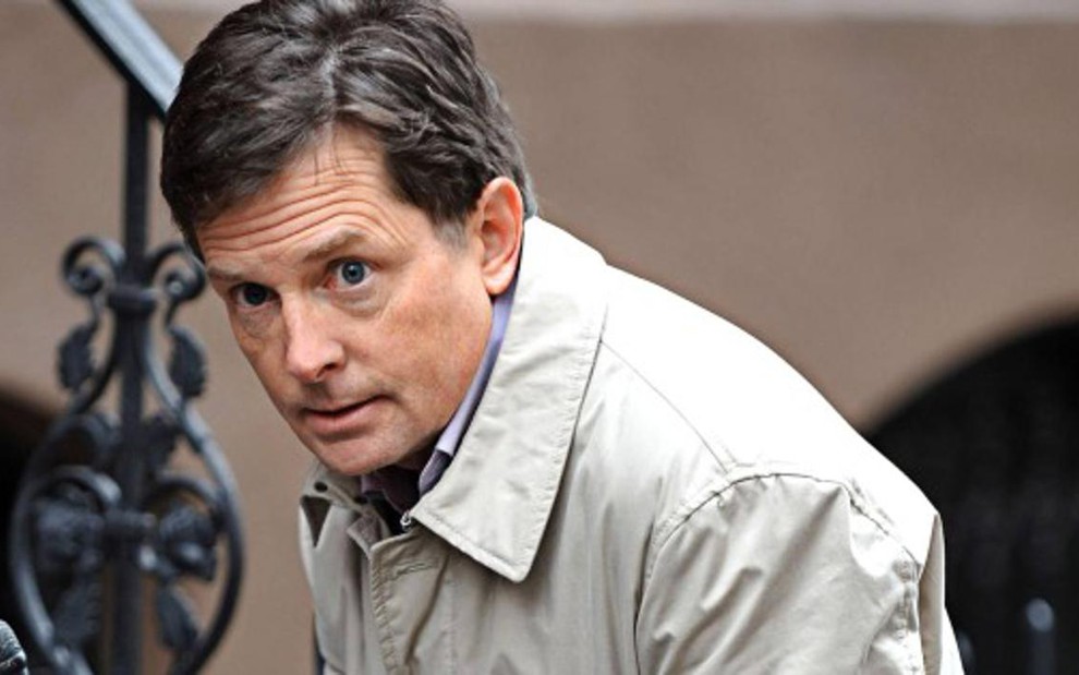 O ator Michael J. Fox em cena como o jornalista Mike Henry, portador da doença de Parkinson - Divulgação/NBC