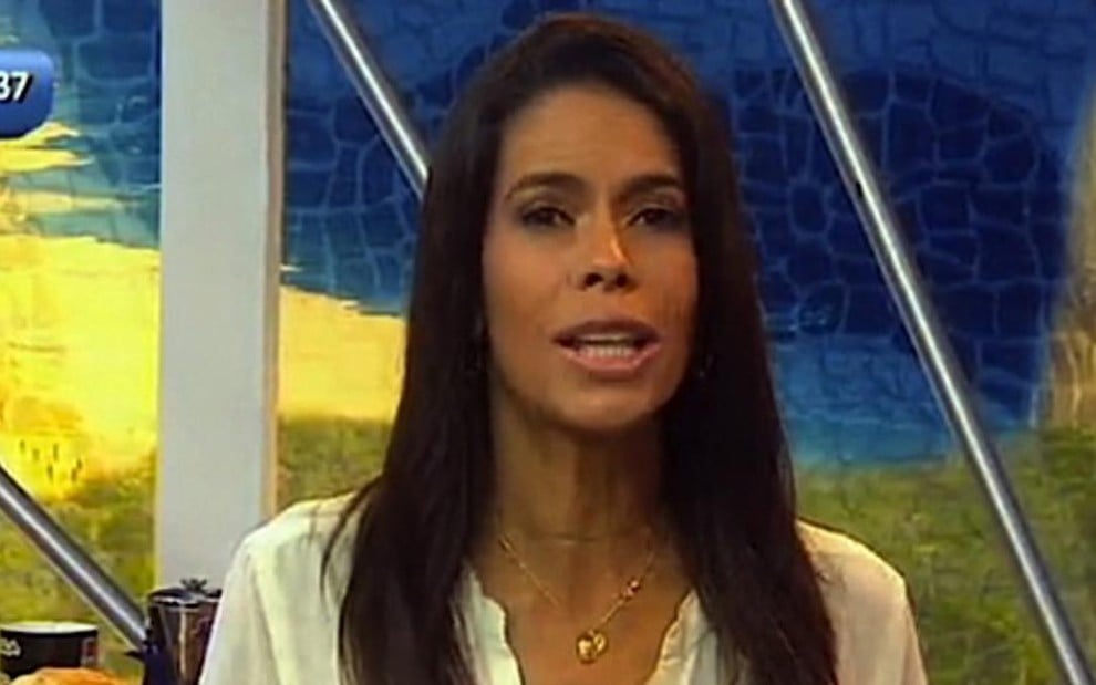 Aline Pacheco, repórter da Record Rio que foi agredida por mascarados na última segunda-feira - Reprodução/TV Record