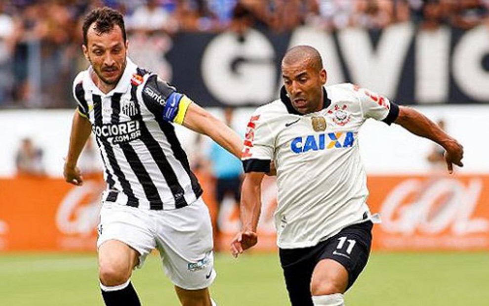 Edu Dracena, do Santos, disputa bola com Emerson, do Corinthians; canais esportivos ficarão agrupados - Divulgação/Agência Corinthians