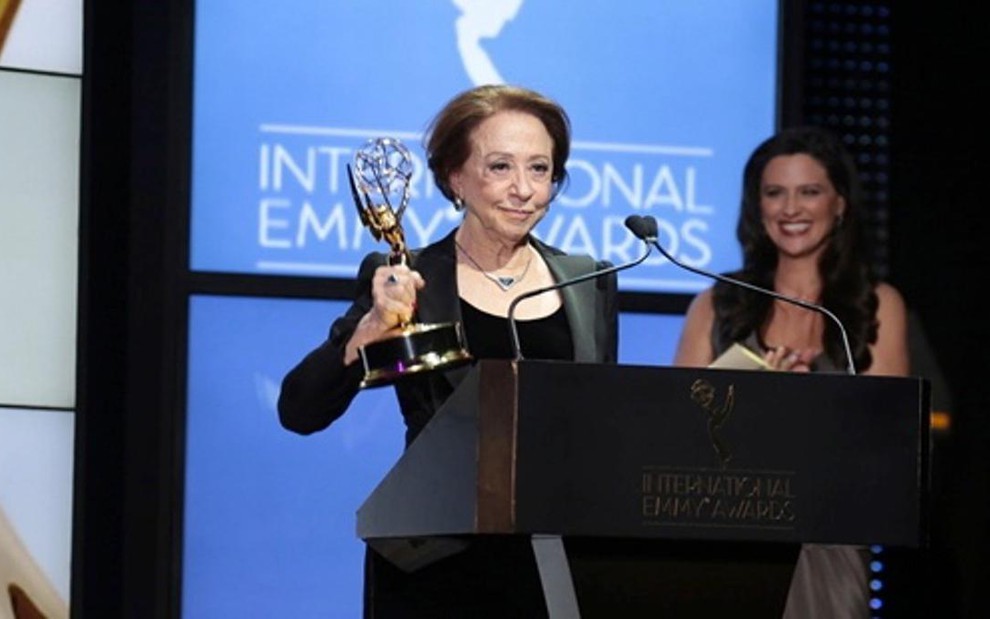 Fernanda Montenegro recebe Emmy de melhor atriz por seu trabalho em Doce de Mãe, especial de fim de ano  - Luiz Ribeiro/TV Globo