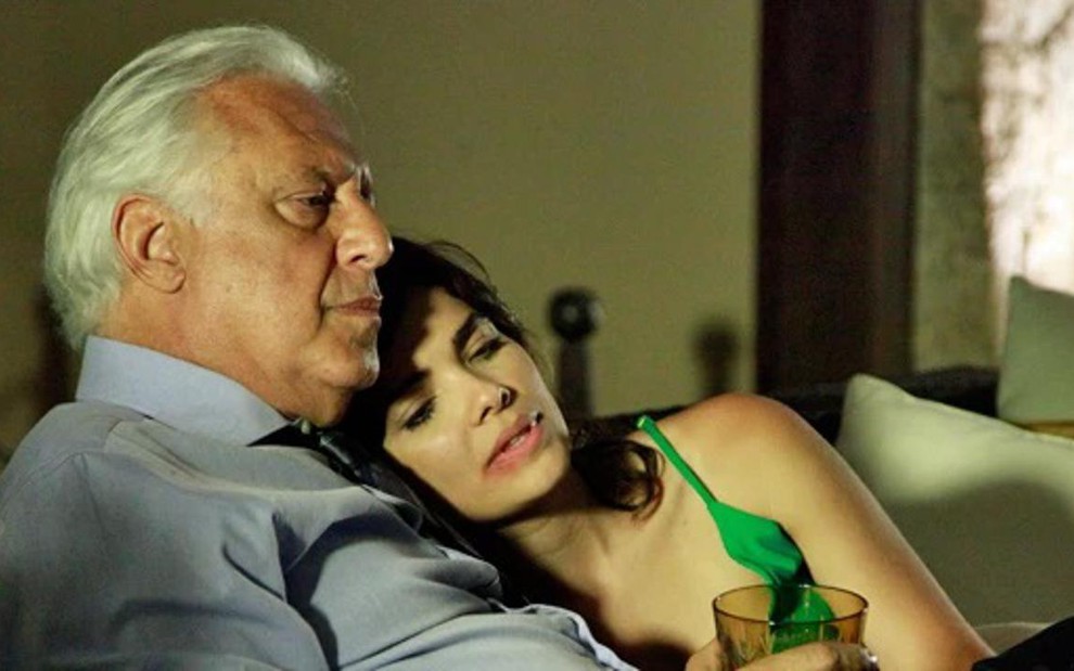 Os atores Antonio Fagundes e Vanessa Giácomo em cena de Amor à Vida, da Globo - Ellen Soares/TV Globo