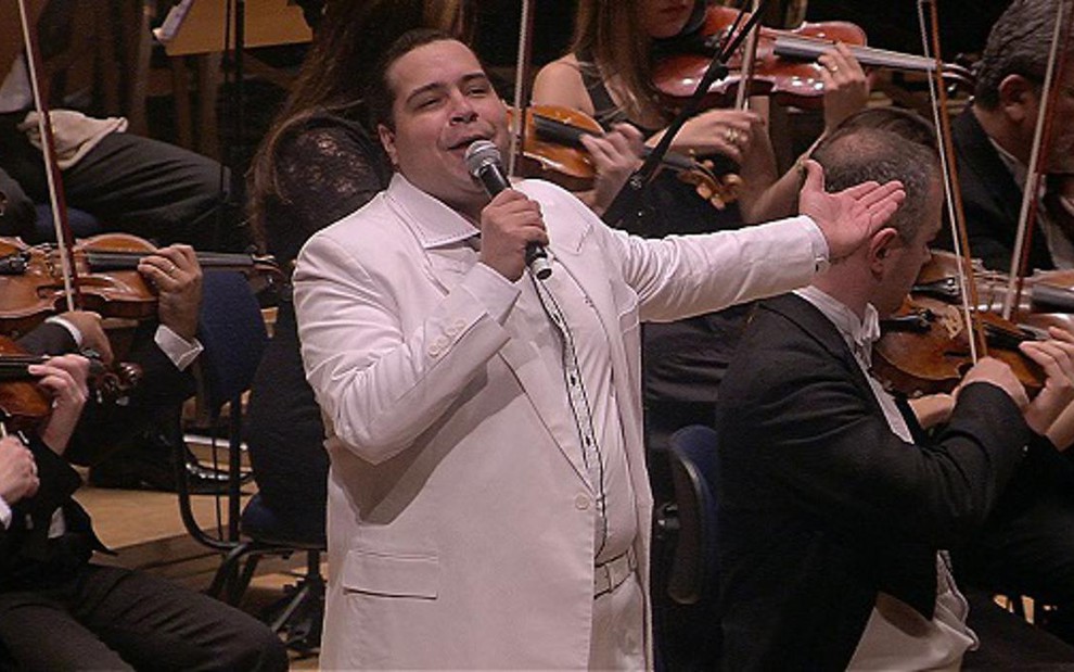 O ator Tiago Abravanel canta Tim Maia com Orquestra Bachiana Filarmônica, em especial da Cultura - Divulgação/TV Cultura
