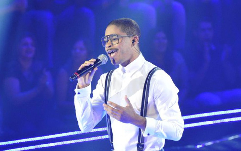 Pedro Lima participa do The Voice Brasil, em 2012; candidato já é finalista da atração. - Alex Carvalho/Globo