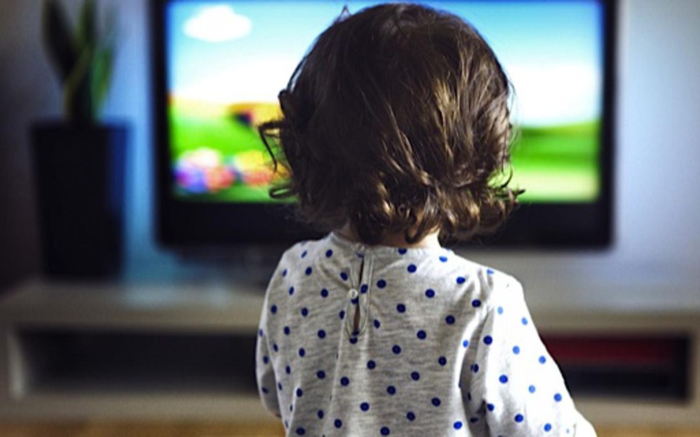 As crianças ainda são o terceiro grupo etário que mais vê TV, mas consumo está caindo - Reprodução/Facebook