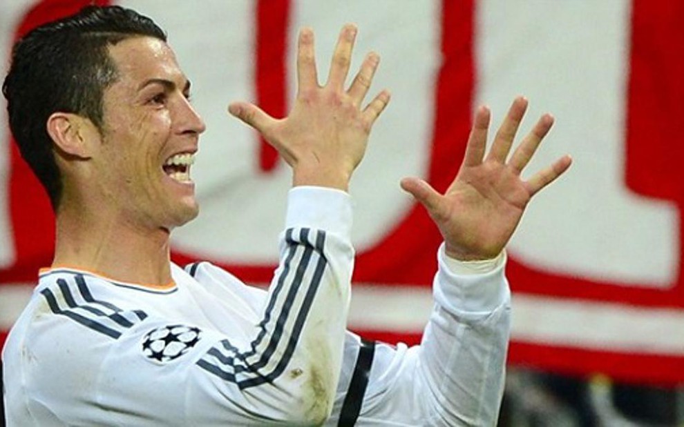 O atacante Cristiano Ronaldo comemora gol contra Bayern de Munique, pela Liga dos Campeões da Europa - Divulgação/UEFA