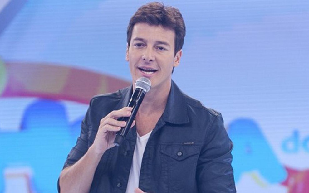 Rodrigo Faro em seu programa na Record; apresentador terá perfume da Jequiti, do Grupo Silvio Santos - Edu Moraes/TV Record