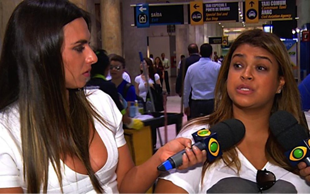 Nicole Bahls entrevista a cantora Preta Gil no aeroporto Santos Dumont, Rio, para o Pânico - Reprodução