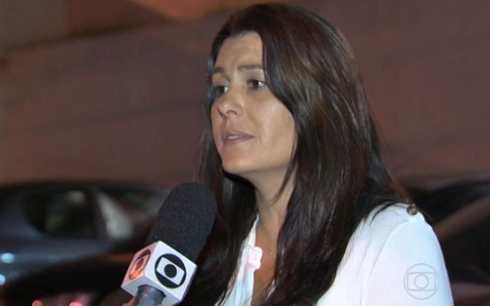 Fabiane Busich, convidada da Record e entrevistada pela Globo, que ficou na porta da concorrente - Reprodução/TV Globo
