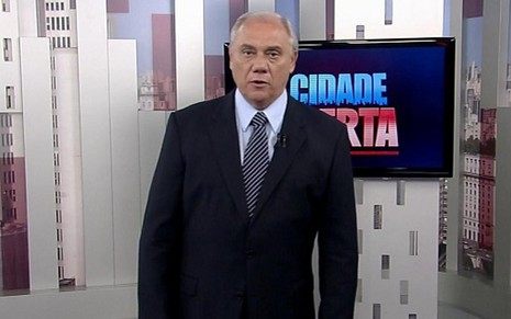 Marcelo Rezende no comando do Cidade Alerta; apresentador acusou César Filho, do SBT, de copiá-lo - Reprodução/TV Record