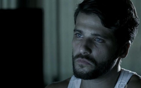 Bruno Gagliasso em cena de Dupla Identidade; quarto capítulo da série marcou 11,8 pontos - Reprodução/TV Globo