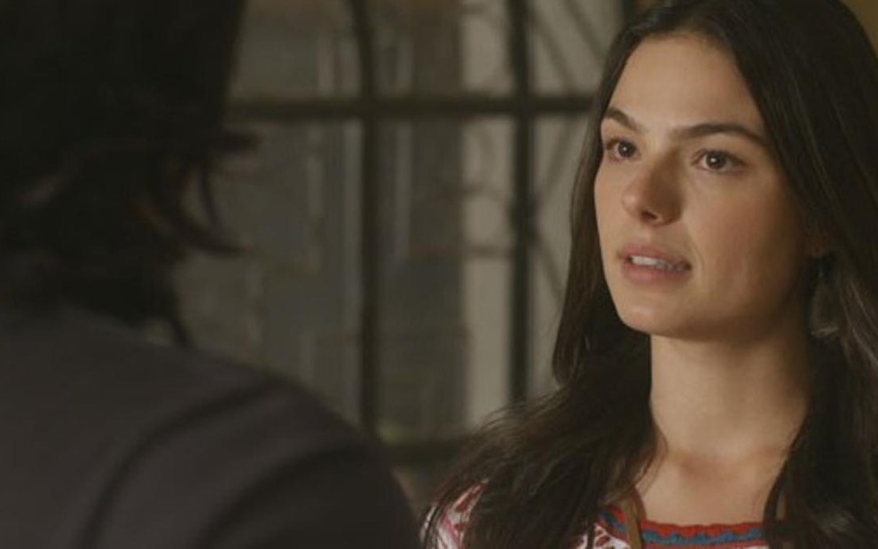 Sandra (Isis Valverde) fica sabendo que Pedro (José Loreto) armou plano para tê-la de volta - Divulgação/TV Globo
