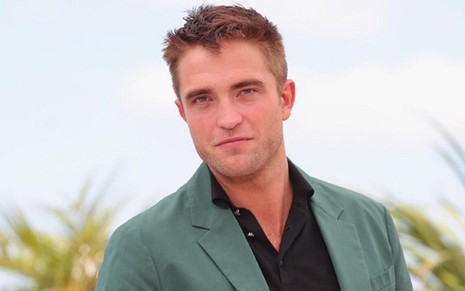 O ator Robert Pattinson; vampiro da saga Crepúsculo, em evento do filme A Caçada, em maio - Divulgação