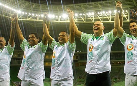Ex-jogadores do Palmeiras no estádio Allianz Parque, que será inaugurado nesta quarta-feira (19) - Divulgação