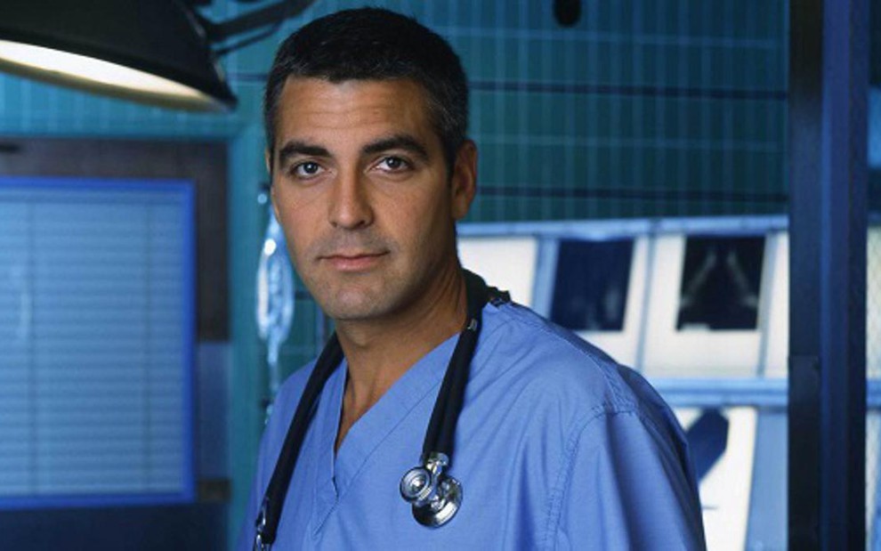 George Clooney como o médico mulherengo Doug Ross de Plantão Médico, papel que o lançou ao estrelato - Fotos: Divulgação/NBC