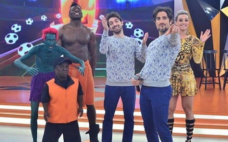 Marcos Mion e o elenco do Legendários; programa da Record perdeu para o SBT neste sábado (13) - Divulgação/TV Record