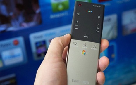 Controle remoto por voz de TV conectada da Samsung, que grava conversa de telespectadores - Fotos Reprodução