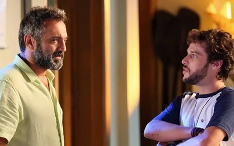 Miguel (Domingos Montagner) na cena em que Pedro (Jayme Matarazzo) o convida para assistir ao vídeo - Isabella Pinheiro/TV Globo