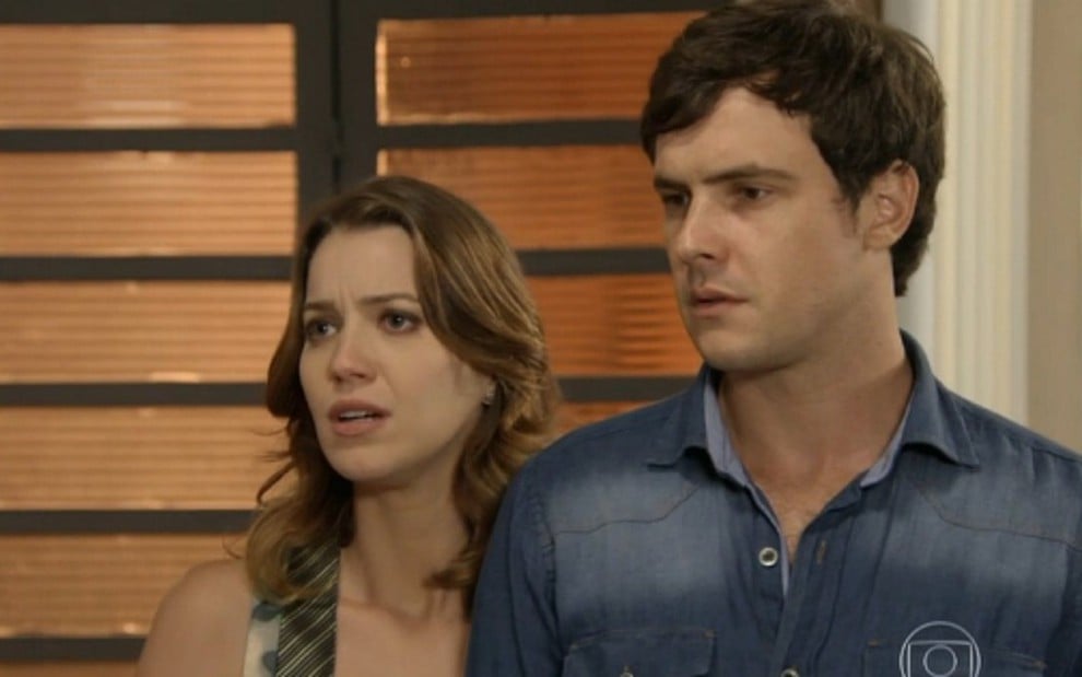 Laura (Nathalia Dill) e Caíque (Sergio Guizé) estão unidos contra o vilão de Alto Astral, novela das sete - Reprodução/TV Globo