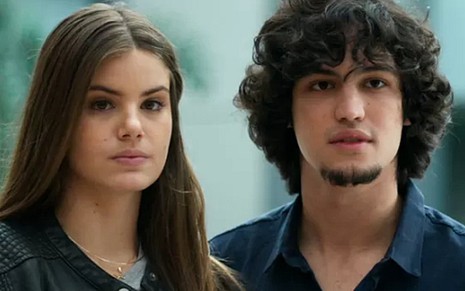 Camila Queiroz (Angel) e Gabriel Leone (Guilherme) em cena de Verdades Secretas, novela das onze - Reprodução/TV Globo