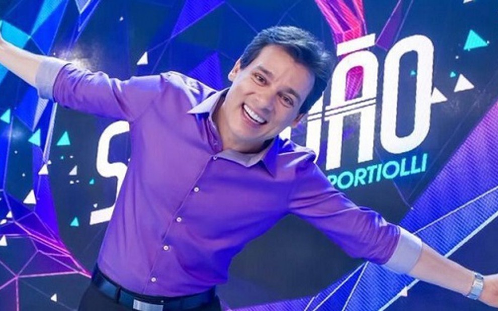 Celso Portiolli em foto de divulgação de seu novo programa, o Sabadão (a imagem foi feita antes da estreia) - Divulgação/SBT