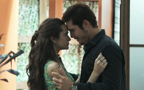 Samuca (Nicolas Prattes) surpreenderá Marocas (Juliana Paiva) com pedido de casamento - Reprodução/TV Globo