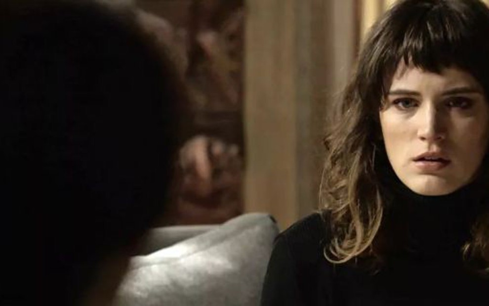 Clara (Bianca Bin) ficará sabendo que advogada é parente de sua inimiga em cena de hoje (11) - Reprodução/TV Globo