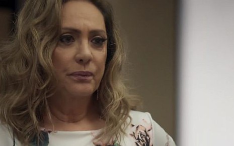 Eliane Giardini (Nádia) em O Outro Lado do Paraíso; megera vai cuidar de bebê do filho - Reprodução/TV Globo
