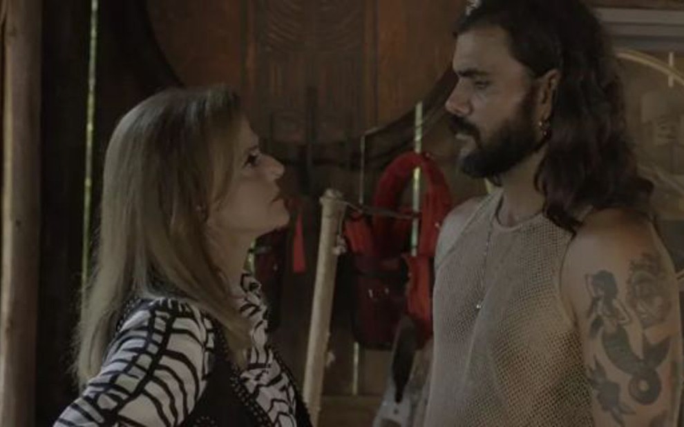 Sophia (Marieta Severo) dá ultimato em Mariano (Juliano Cazarré) em O Outro Lado do Paraíso - Reprodução/TV Globo