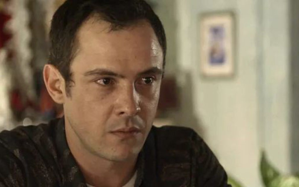 Sergio Guizé (Gael) em cena de O Outro Lado do Paraíso; playboy desconfiará de crime da mãe - Reprodução/TV Globo