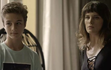 Tomaz (Vitor Figueiredo) tomará as dores de Clara (Bianca Bin) em O Outro Lado do Paraíso - Reprodução/TV Globo