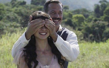Brandão (Malvino Salvador) fará surpresa a Mariana (Chandelly Braz) em Orgulho e Paixão - Reprodução/TV Globo
