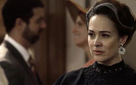 Julieta (Gabriela Duarte) desconfiará de hematomas pelo corpo do filho em cena de Orgulho e Paixão - Reprodução/TV Globo
