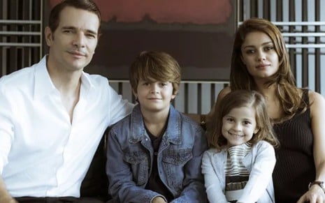 Vitor (Daniel Oliveira) e Alice (Sophie Charlotte) formam família e passam a viver em MIami - Raphael Dias/TV Globo