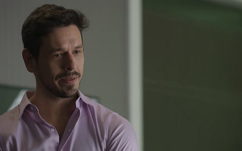 João Vicente de Castro (Lázaro) em Rock Story; vilão usará Mariane para se vingar do rival - Reprodução/TV Globo