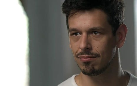 João Vicente de Castro (Lázaro) em Rock Story; vilão reacenderá drama do passado do rival - Reprodução/TV Globo
