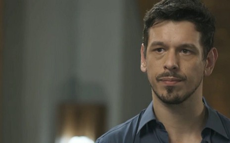 João Vicente de Castro (Lázaro) em cena de Rock Story; empresário tentará impedir união - Reprodução/TV Globo
