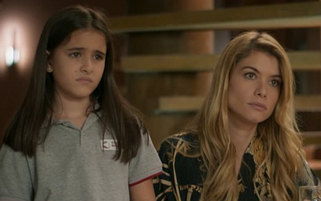 Lara Cariello e Alinne Moraes em cena de Rock Story; Diana usará Chiara contra o ex-marido - Reprodução/TV Globo