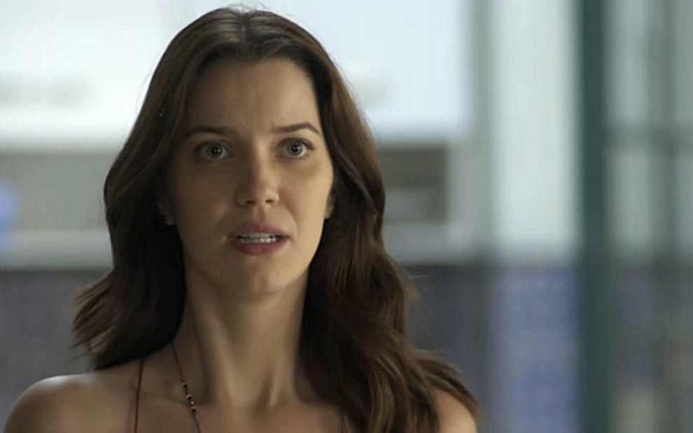 Nathalia Dill (Júlia) em cena de Rock Story; bailarina se decepcionará com o namorado - Reprodução/TV Globo