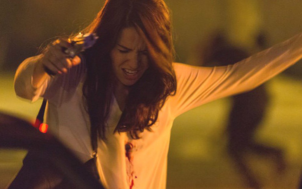 A atriz Nathalia Dill é baleada em cena de tiroteio de Rock Story, novela das sete da Globo - Felipe Monteiro/Gshow