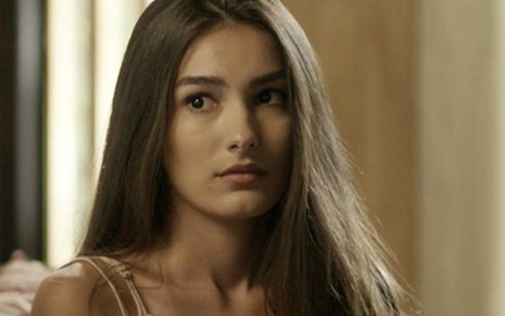 Yasmin (Marina Moschen) tentará seduzir Tiago (Thiago Rodrigues) e deitará na cama dele - Reprodução/Globo