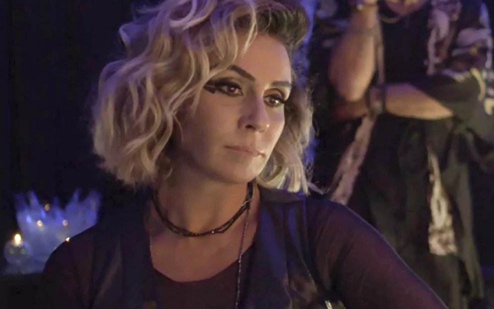 Luzia (Giovanna Antonelli) se aproximará de Valentim (Danilo Mesquita) em show da DJ Ariella  - Reprodução/TV Globo