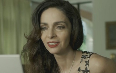 Claudia Ohana (Loretta) em Sol Nascente; personagem tentará reconquistar ex-marido - Reprodução/TV Globo