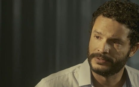Felipe Mago (Wagner) em cena de Sol Nascente; personagem vai denunciar o vilão em carta - Reprodução/TV Globo